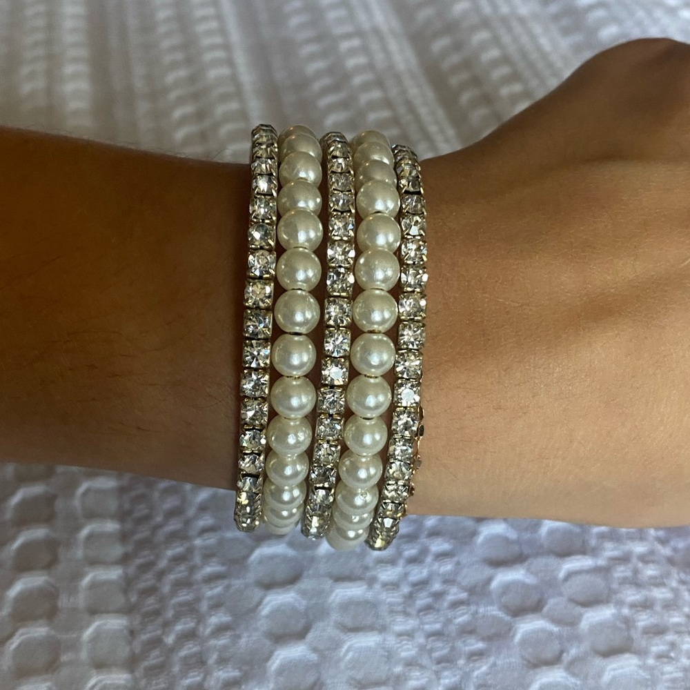 Elegant Pearl and Silver Bracelet